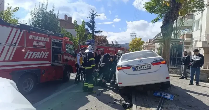 Afyonkarahisar da iki otomobil çarpıştı: Yedi kişi yaralandı Gündem Haberleri