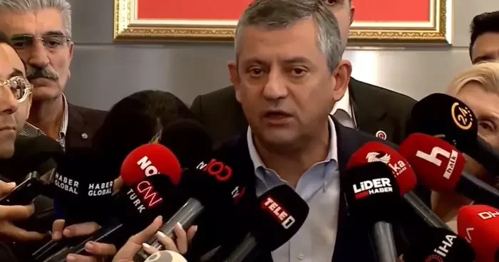 Son dakika Kayyum ihtimali gündemdeydi! İmamoğlu na casusluk suçlaması hakkında Özgür Özel den ilk yorum