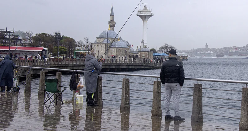 İstanbul için saat verilerek uyarı yapıldı; okullar tatil edildi