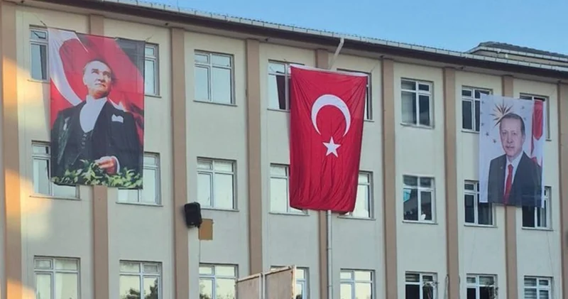 Okullarda Erdoğan posteri zorunlu oldu: Sendikalar ve muhalefet ayağa kalktı