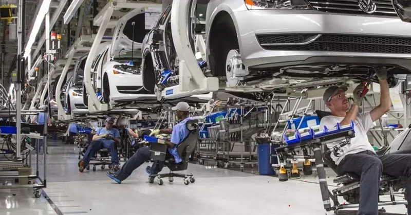 Türkiye de yok satıyor! Alman otomotiv devi 2 modelin üretimini durduruyor