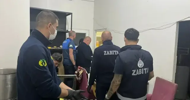 Gıda denetimindeki görüntüler mide bulandırdı: Tonlarca bozuk eti vatandaşa yedireceklerdi VİDEO İZLE