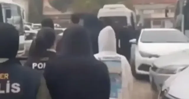 Mobil banka hesaplarını boşaltıyorlardı: Sanal çetelere şafak baskınında 83 tutuklama VİDEO İZLE