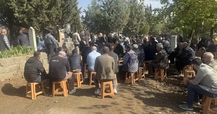 Kahramanmaraş ta eski eşinin öldürüldüğü kadın ile annesinin cenazeleri defnedildi