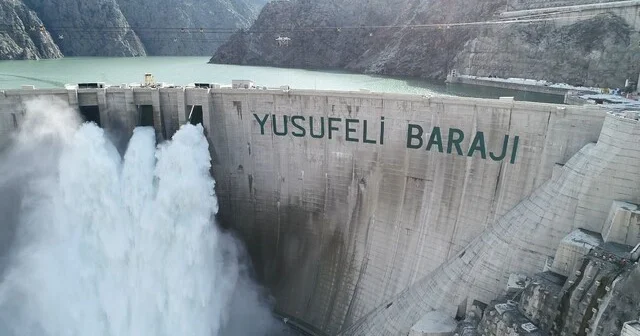 Kurak yılda rekor üreten Yusufeli, dört barajın da verimini artırdı Yusufeli Barajı ndan çifte katkı: Hem rekor üretim hem dört baraja destek Artvin Haberleri Habertürk Yerel Haberler