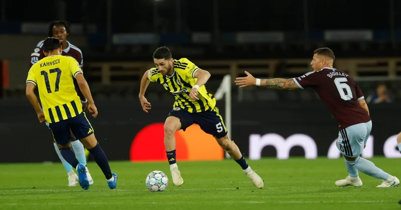 Fenerbahçe nin milli yıldızından Şampiyonlar Ligi nde ilginç istatistik! Hem en iyisi, hem en kötüsü Sözcü Gazetesi