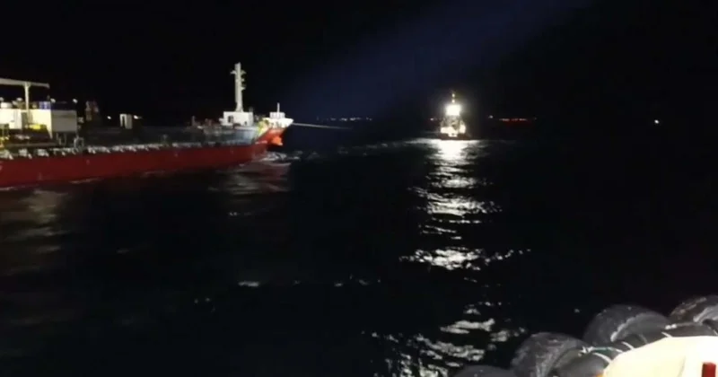 Çanakkale Boğazı nda arızalanan gemi güvenli bölgeye demirletildi