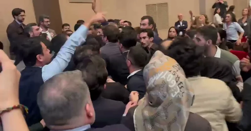 İstanbul Barosu genel kurulunda avukat grupları yumruklaştı, 15 dakika ara verildi