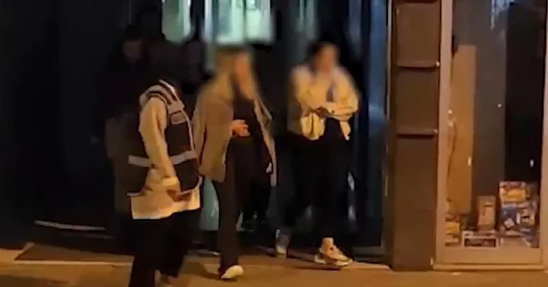Masaj salonu adı altında fuhuşa 10 tutuklama Sözcü Gazetesi