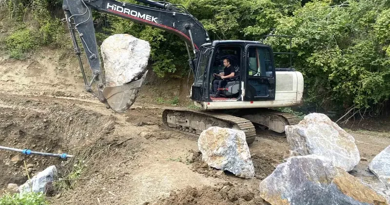 Heyelan bölgesinde yol güvenliği sağlandı