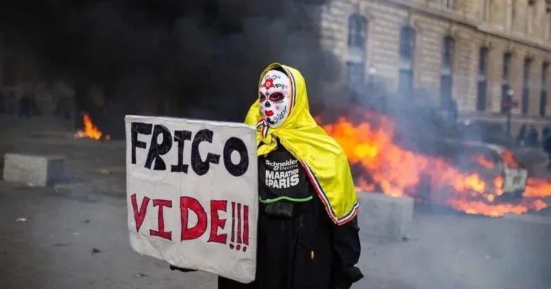 Paris teki Sarı Yelekliler eyleminde polis müdahalesi