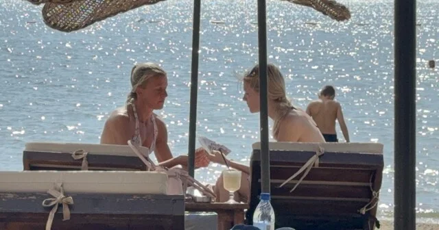 Bodrum da sıcak havayı gören denize akın etti Güneşi gören yerli yabancı turistler denizin keyfini çıkardı Muğla Son Dakika Haberleri Habertürk Yerel Haberler