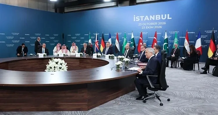 Diplomasinin kalbi Türkiye de attı! Dünya basını İstanbul a kilitlendi... Benzersiz