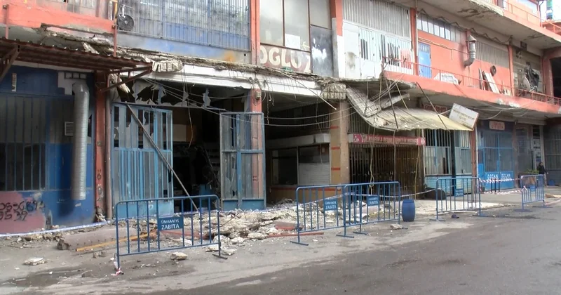 Ümraniye de sanayi sitesindeki iş yerinin balkonu çöktü, 3 işçi yaralandı
