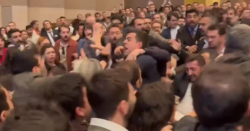 İstanbul Barosu seçiminde yumruklu kavga! Açılan bayrak ve atılan sloganla ortalık karıştı