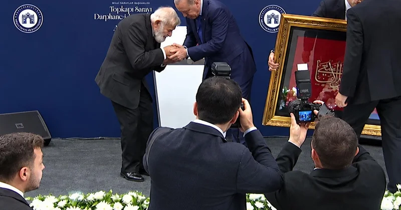 Cumhurbaşkanı Erdoğan dan elini öpmek isteyen Prof. Dr. Sadettin Ökten e saygı dolu karşılık