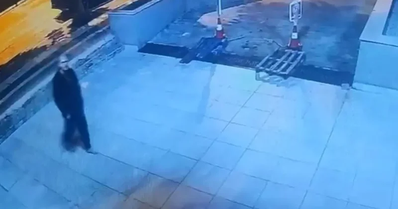 Son kez otomobili park edip ayakkabısız halde yürürken görüntülendi, 4 gündür haber alınamıyor