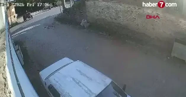 İzmir de feci kaza: Motosiklet, traktöre ve durağa çarptı