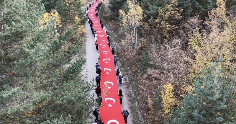 Gümüşhane’de 100 metrelik bayrakla Cumhuriyet yürüyüşü Sözcü Gazetesi