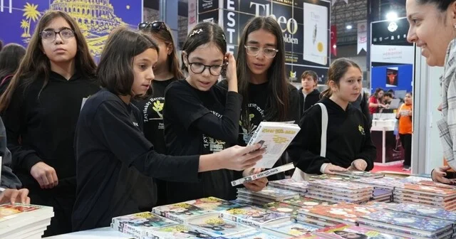 Denizli TÜYAP Kitap Fuarı nda yazar yağmuru sürüyor 7 den 77 ye tüm Denizli kitapla buluşuyor Fuar hafta boyunca ziyaretçi akınına uğradı Denizli Son Dakika Haberleri Habertürk Yerel Haberler