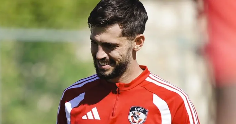 Süper Lig de şaşırtan değişiklik! 13 dakika oynadı, hocasına tepki gösterdi