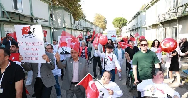 Osmangazi de Cumhuriyet coşkusu engel tanımadı Cumhuriyet in 103 ncü yılı Osmangazi de coşkuyla kutlandı Engelli bireylerden Cumhuriyet Bayramı na özel gösteri Bursa Haberleri Habertürk Yerel Haberler