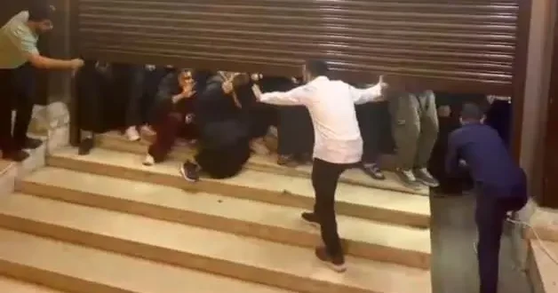 Tekirdağ da indirim izdihamı: Yüzlerce kişi mağazaya akın etti