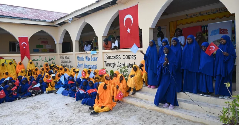 Türkiye den Somali de eğitime destek: Bir okulun derslikleri yenilendi