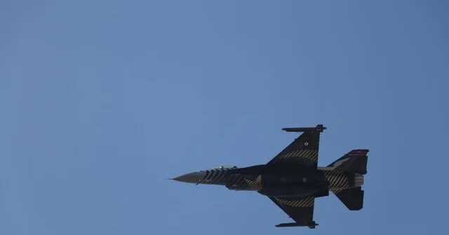 SOLOTÜRK Eskişehir de gösteri uçuşu öncesi çevre tanıma uçuşu yaptı Eskişehir Haber Habertürk Yerel Haberler