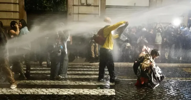 Fransa da sokaklar karıştı: Protestolar Avrupa ya yayılıyor