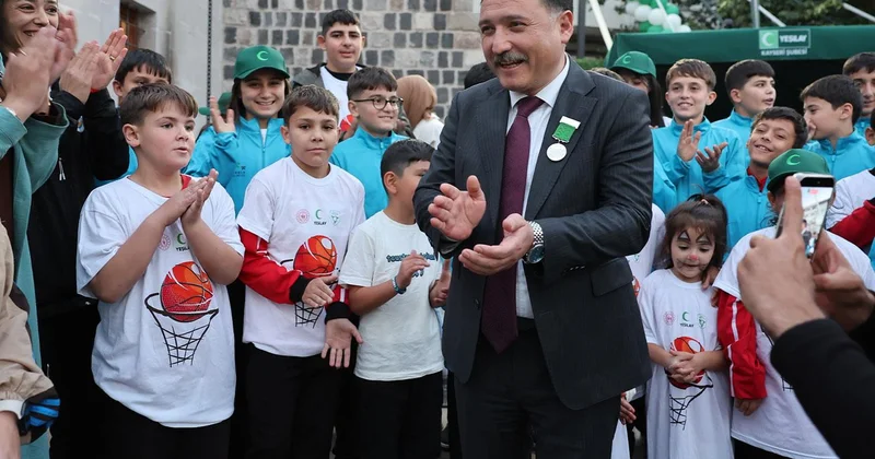 Vali Gökmen Çiçek’e Yeşilay’dan büyük onur: Üstün hizmet madalyası ile ödüllendirildi