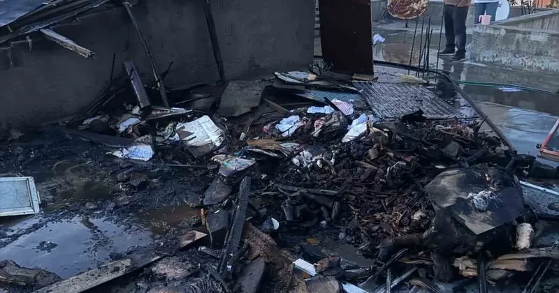 Evin çatısında çıkan yangın korkuttu