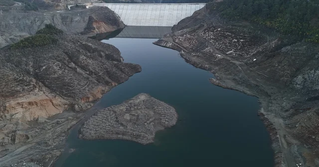 Son 65 yılın en kurak yılını yaşayan Hatay da kentin içme suyunu karşılayan barajın su seviyesi yüzde 6 ya düştü Hatay Haberleri