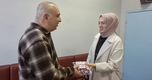 25 yıldır öğrencilerinin yüreğine dokunan görme engelli öğretmen: En çok kendimi ve renkleri görmek isterdim Bursa Haberleri