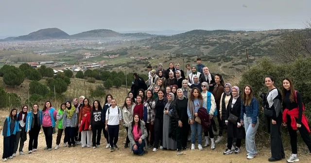 Manisa da 61 kadın öğretmen 24 Kasım ı Gençlik Kampında kutladı Manisa Haberleri