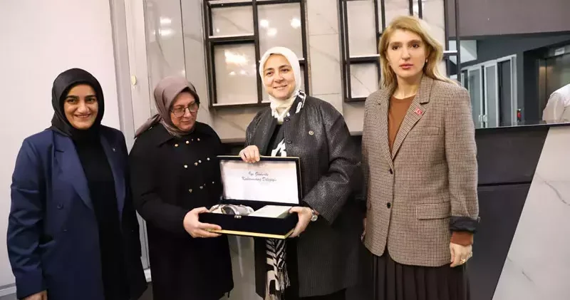 AK Parti Genel Merkez Kadın Kolları Başkanı Ercan, öğretmenlerle buluştu