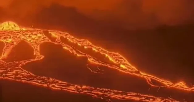 Hawaii deki yanardağ patladı: Bölgeden korkunç görüntüler kameralara yansıdı!