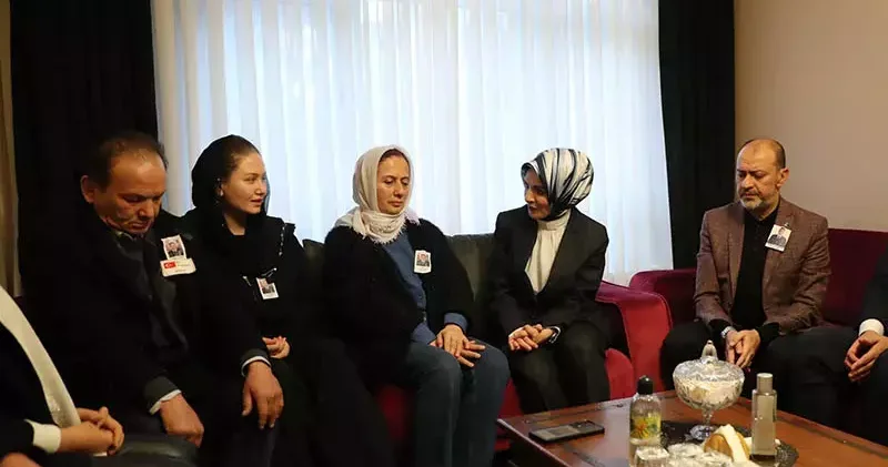 Bakan Göktaş, şehit Pilot Caner Kandemir in ailesini ziyaret etti