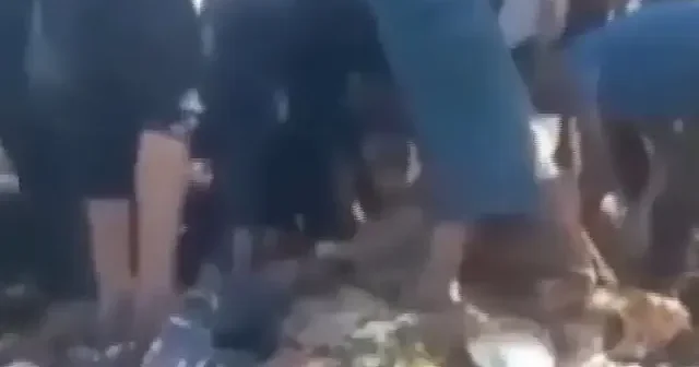 Gazzeli çocuklar hayatta kalabilmek için çöpten yemek topladı VİDEO İZLE
