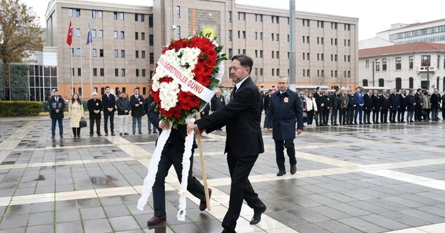 Öğretmenler Günü dolayısıyla çelenk sunma töreni gerçekleştirildi Eskişehir Haberleri