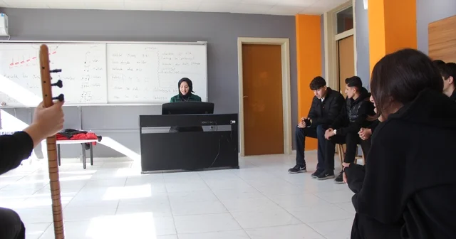 Babasına verdiği sözü vasiyet saydı: Öğretmen olup öğrencileri hayallerine kavuşturuyor Şırnak Haberleri