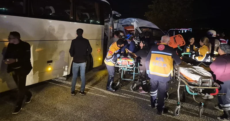 Servis araçları çarpıştı! Çok sayıda yaralı var Sözcü Gazetesi