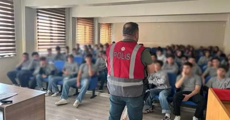 Erzincan çocuk polisi öğrencileri bilgilendirmeye devam ediyor