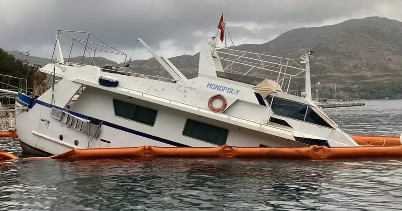 Marmaris te Tekneden Yakıt Sızıntısı