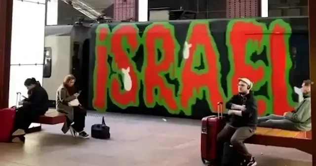 Belçika’da bir trene graffiti ile İsrail terör devletidir yazıldı VİDEO İZLE