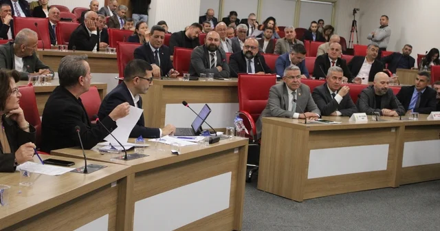 Büyükşehir meclisinde sıralama tartışması Tansiyon yükseldi, meclis ertelendi Aydın Haberleri