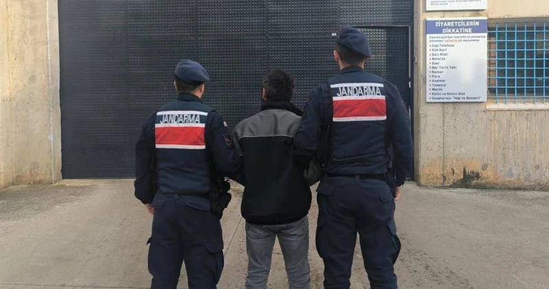 10 yıl 5 ay hapisle aranıyordu: Yatağın altında yakalandı