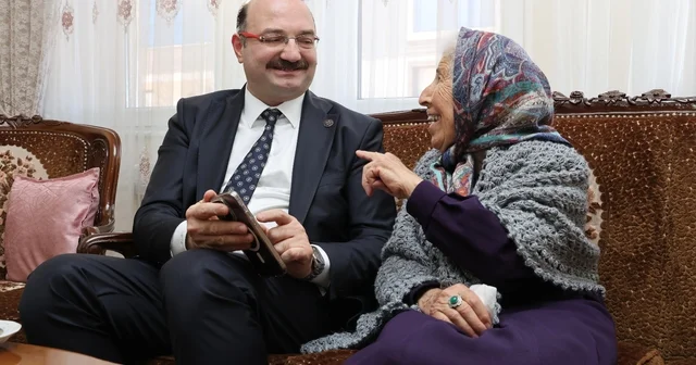 Rektör Hacımüftüoğlu ndan anlamlı öğretmenler günü ziyareti Erzurum Haberleri
