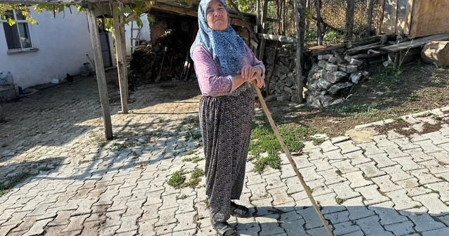 450 yıllık köy hayalet köye dönüştü...Köyde sadece 4 kişi yaşıyor 450 yıllık köyde susuzluk yüzünden kimse kalmadı Susuzluk yüzünden terkedilen 450 yıllık köyün sadece 3 hanesinde duman tütüyor Bursa Haberleri