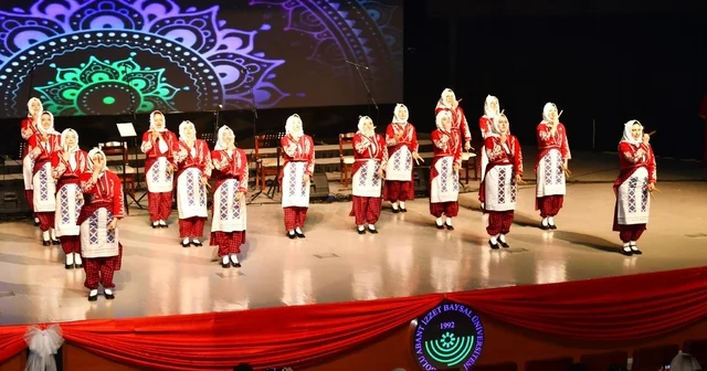 Bolu da öğretmenlerden unutulmaz kültür ve sanat gecesi Bolu Haberleri